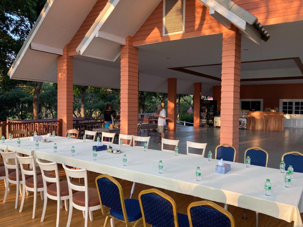 Restaurace v ubytování Ake camping pakchong