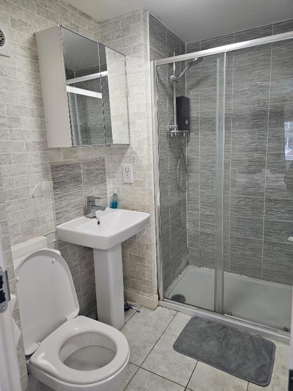 Koupelna v ubytování Ensuite Doubleroom with Private Toilet and Bathroom in central Dartford