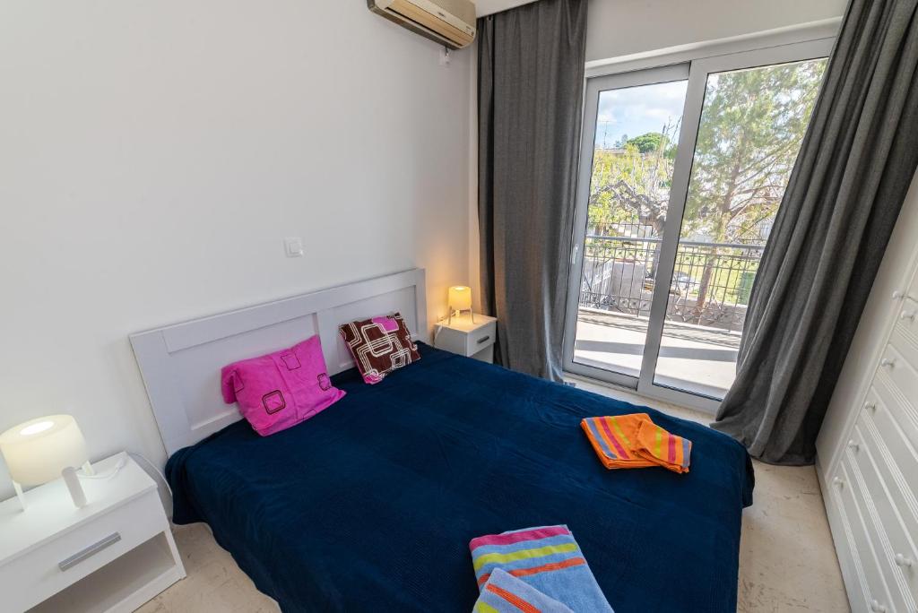 Postel nebo postele na pokoji v ubytování Chris Guesthouses