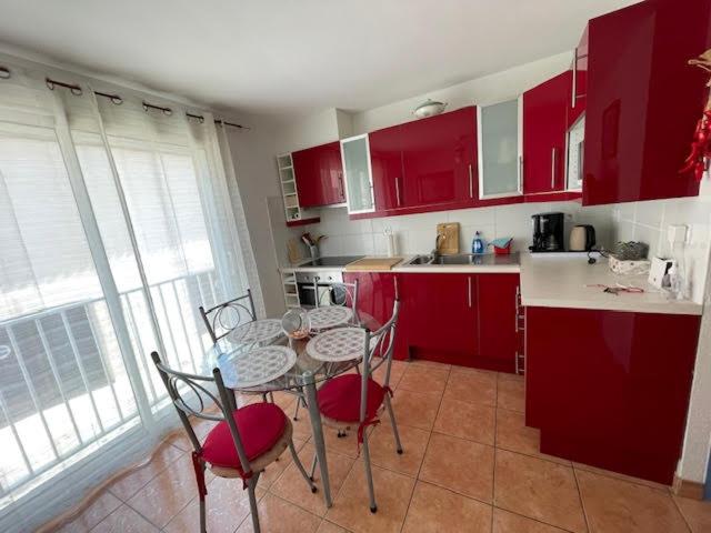 Η κουζίνα ή μικρή κουζίνα στο T3 équipé- Village - proche toutes commodités