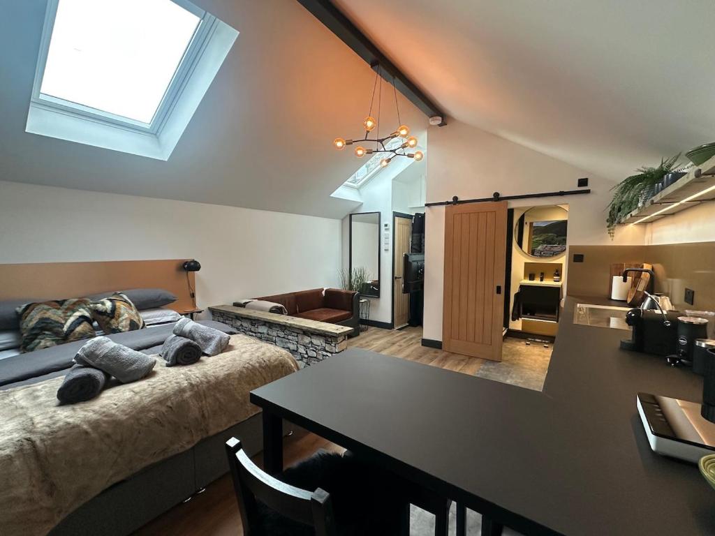 Stay at Posh Garage 6