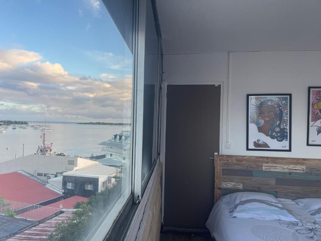 Postel nebo postele na pokoji v ubytování PENTHOUSE 10 MIN port croisière et aéroport