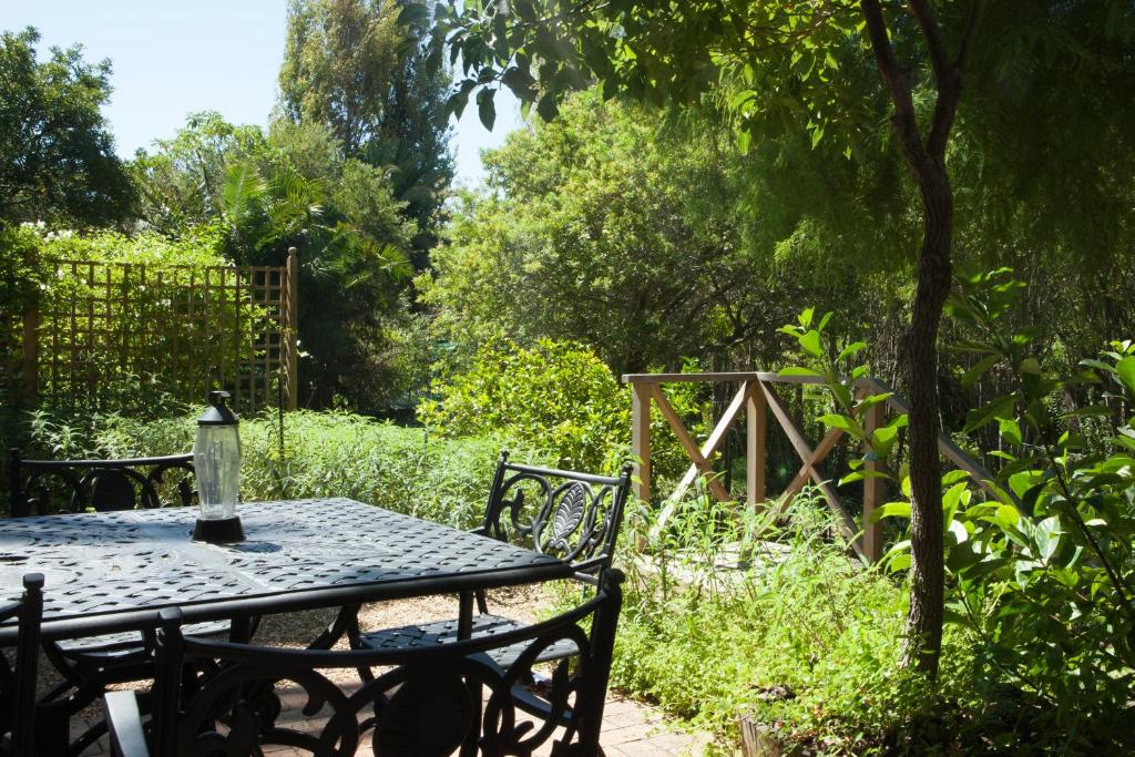 33 Strawberry Lane - Studio and Cottage - Bungalow