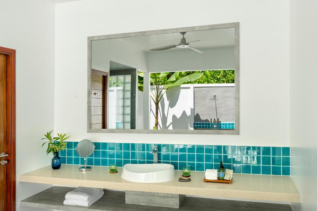 Niva Dhigali Maldives - A Premium All-Inclusive Resort - 19