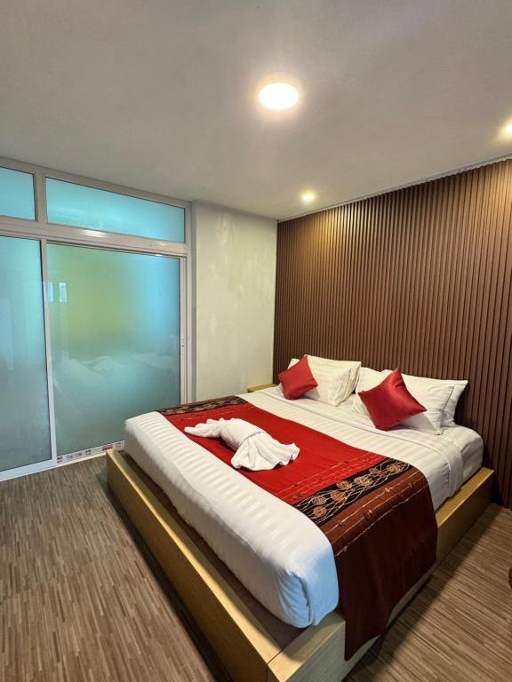 Postel nebo postele na pokoji v ubytování MM Hill Koh Samui Hotel - SHA Certified