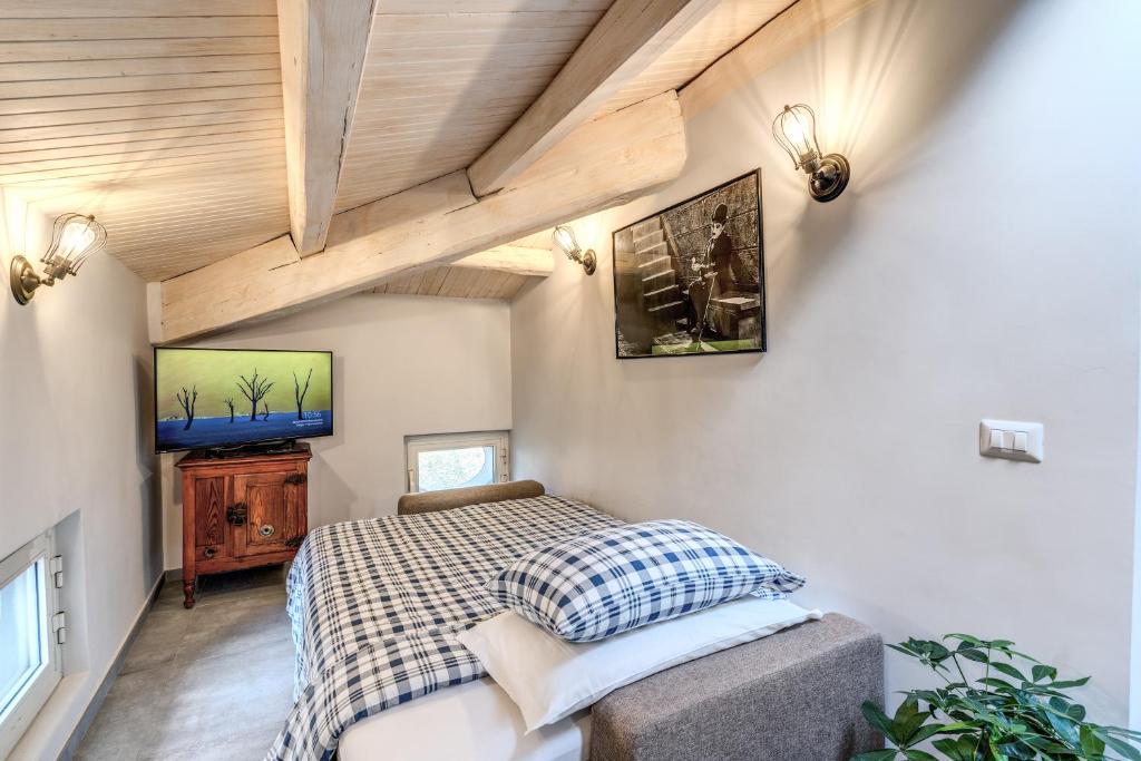 A bed or beds in a room at Circo Massimo Apartment & Terrace