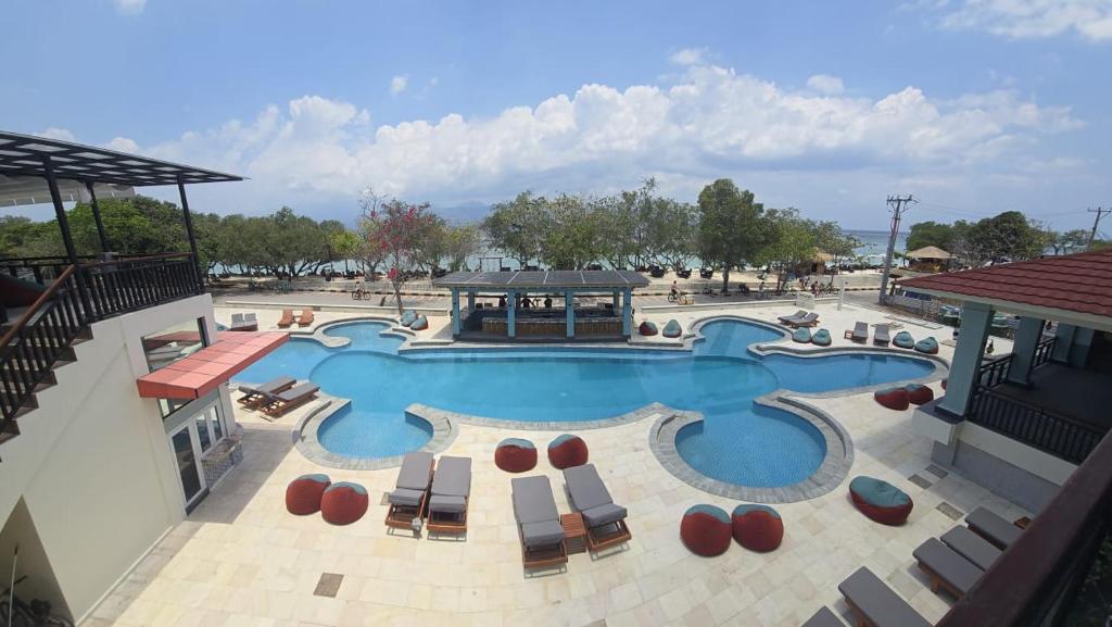 Bazén v ubytování Pine Tree Beach Hotel nebo v jeho okolí