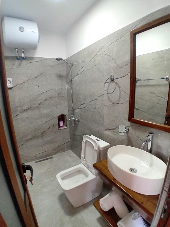 A bathroom at House H Çela