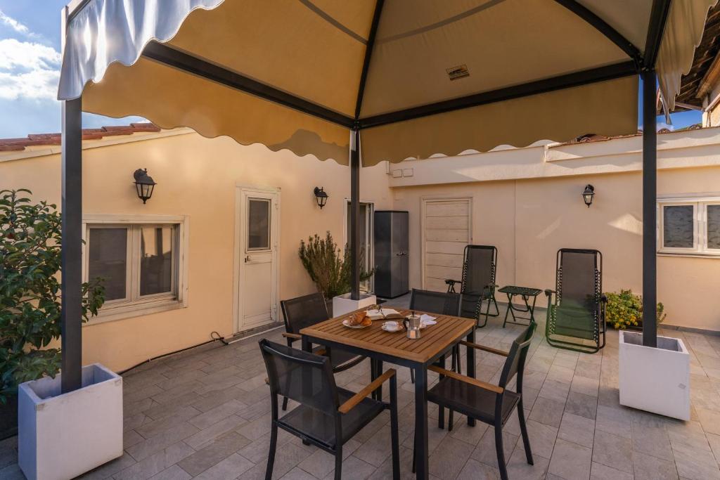 A patio or other outdoor area at Circo Massimo Apartment & Terrace