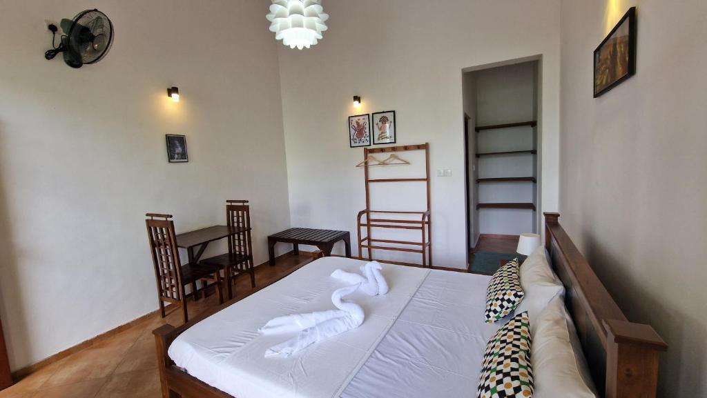 Postel nebo postele na pokoji v ubytování Ella Wild Waterfall Inn