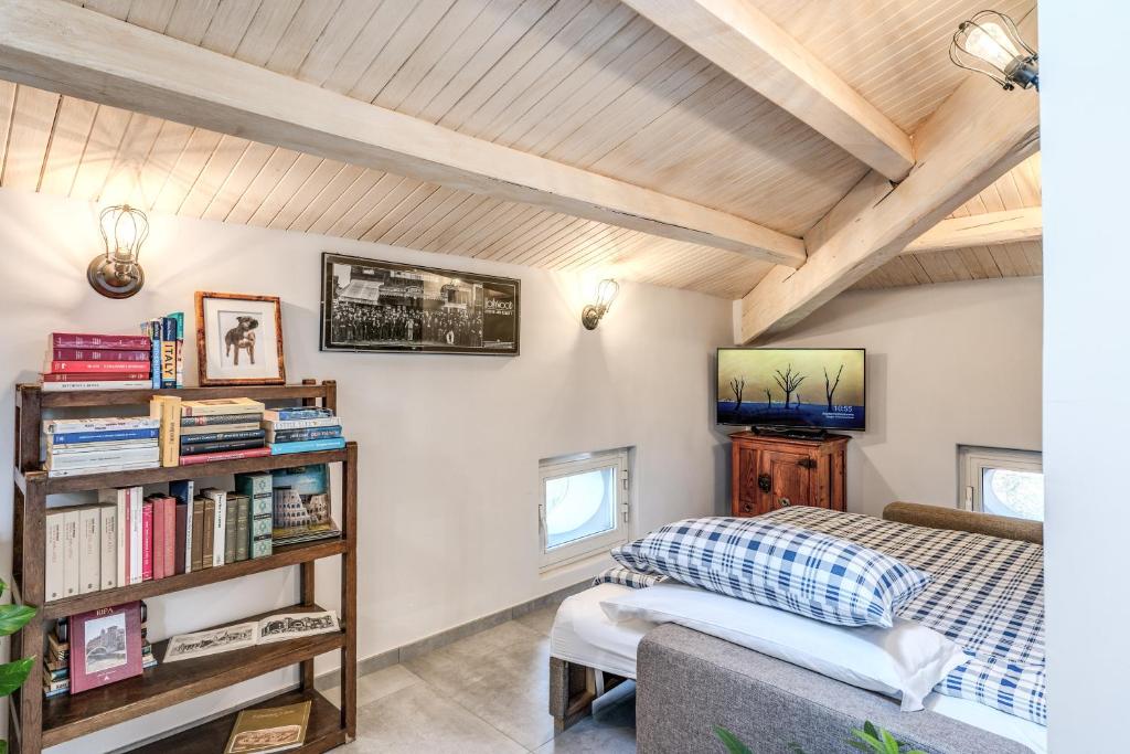 A bed or beds in a room at Circo Massimo Apartment & Terrace