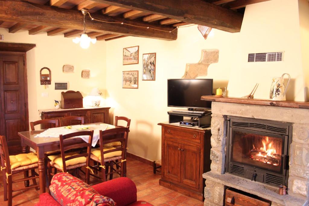 TV a/nebo společenská místnost v ubytování Casa Vacanze Le Antiche Pietre