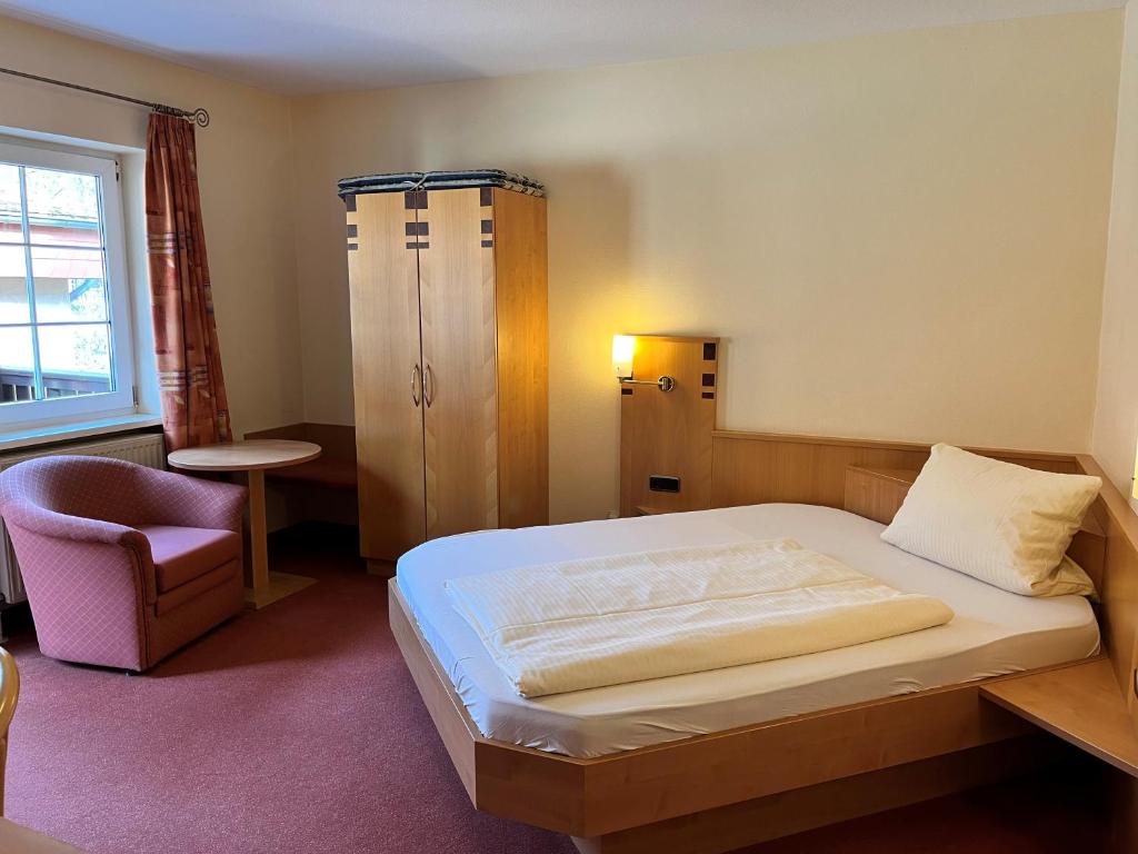 Postel nebo postele na pokoji v ubytování Haus Neugebauer-Gästehaus Garni