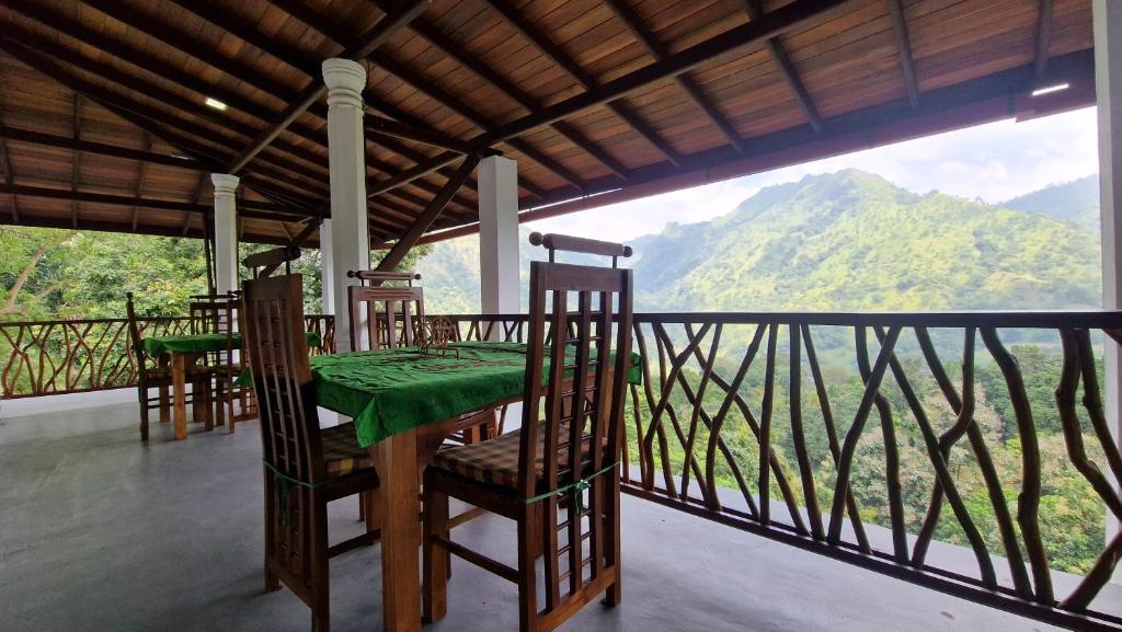 Nespecifikovaný výhled na hory nebo výhled na hory při pohledu z hotelu