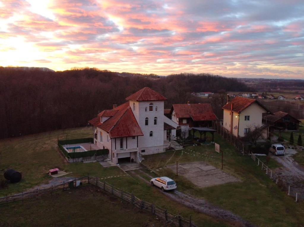 Východ nebo západ slunce při pohledu z apartmánu nebo okolí