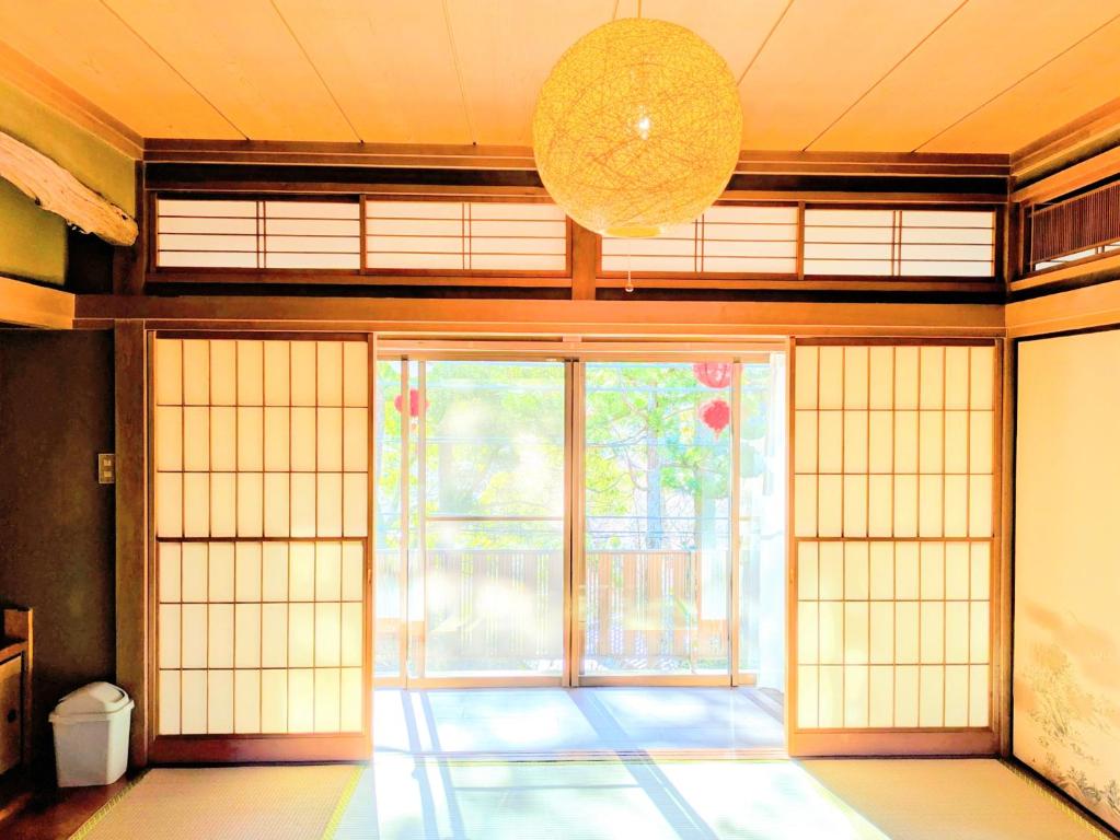 Foto sihtkohas Atami asuva majutusasutuse #熱海古民家 #来宮神社 バーベキュー温泉 galeriist