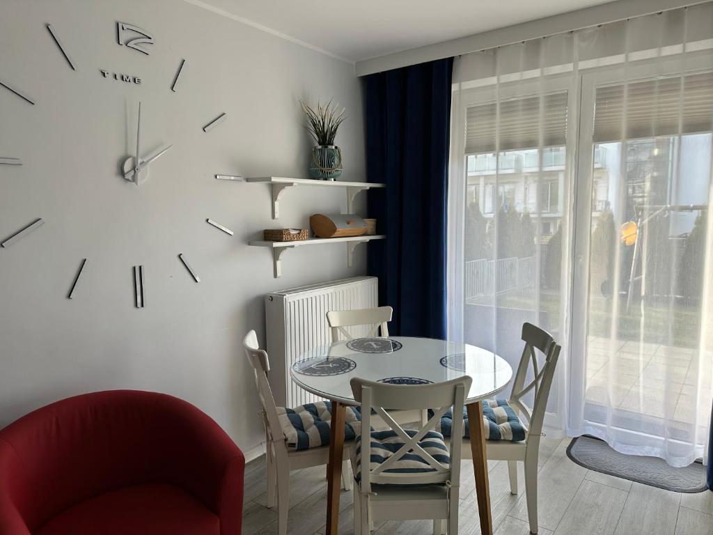 Część wypoczynkowa w obiekcie Amko Style Apartamenty Nord 8 z ogródkiem Willa Nord