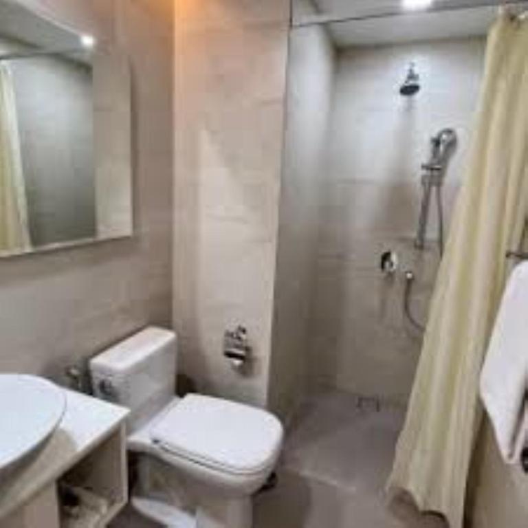 Koupelna v ubytování Jet Fox by Aero View Hotel, Delhi Airport