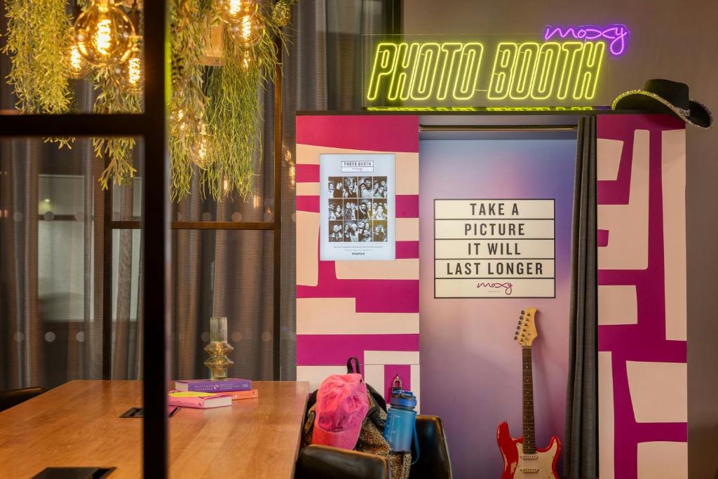 Moxy Glasgow Merchant City - Resim 42