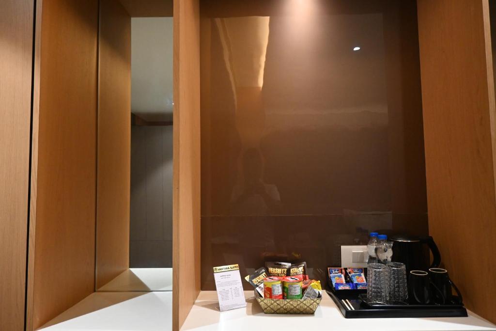 Kuchyň nebo kuchyňský kout v ubytování VANTARA SUITEs