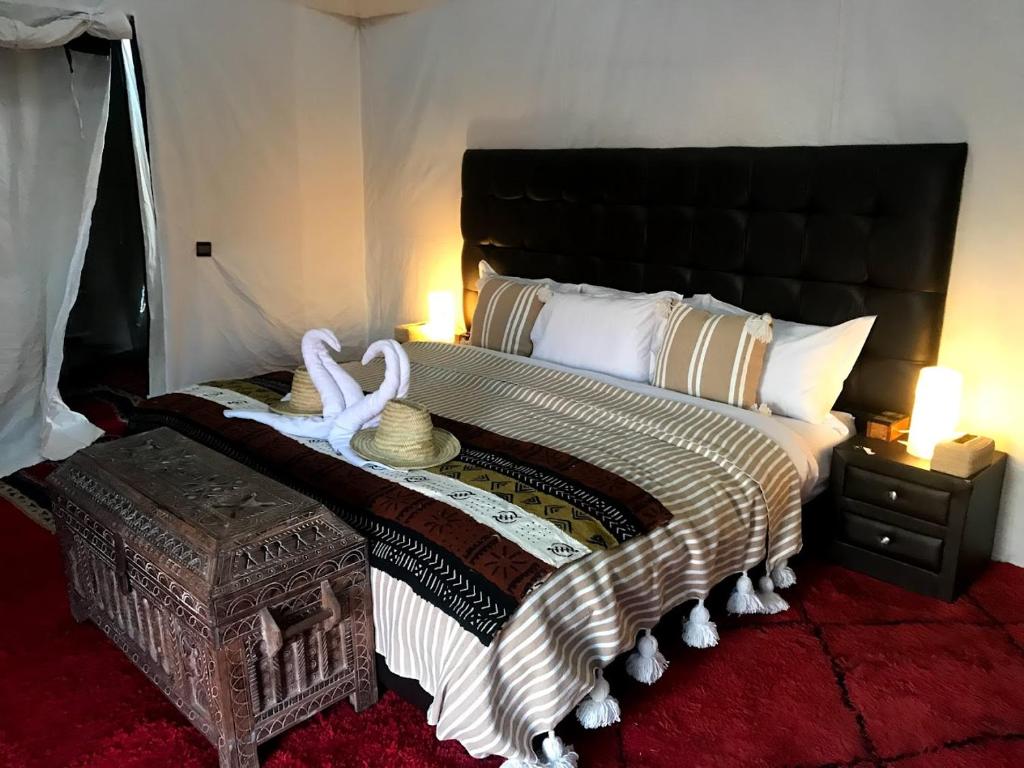 Postel nebo postele na pokoji v ubytování Camp Sahara Majestic
