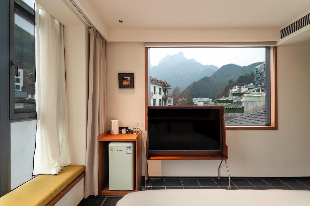 Nespecifikovaný výhled na hory nebo výhled na hory při pohledu z hotelu