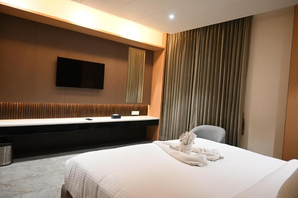 Postel nebo postele na pokoji v ubytování VANTARA SUITEs