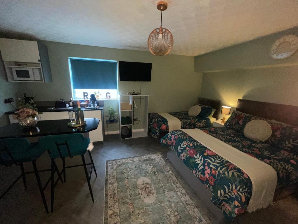 The Rose Garden Room - self contained studio - Housity
