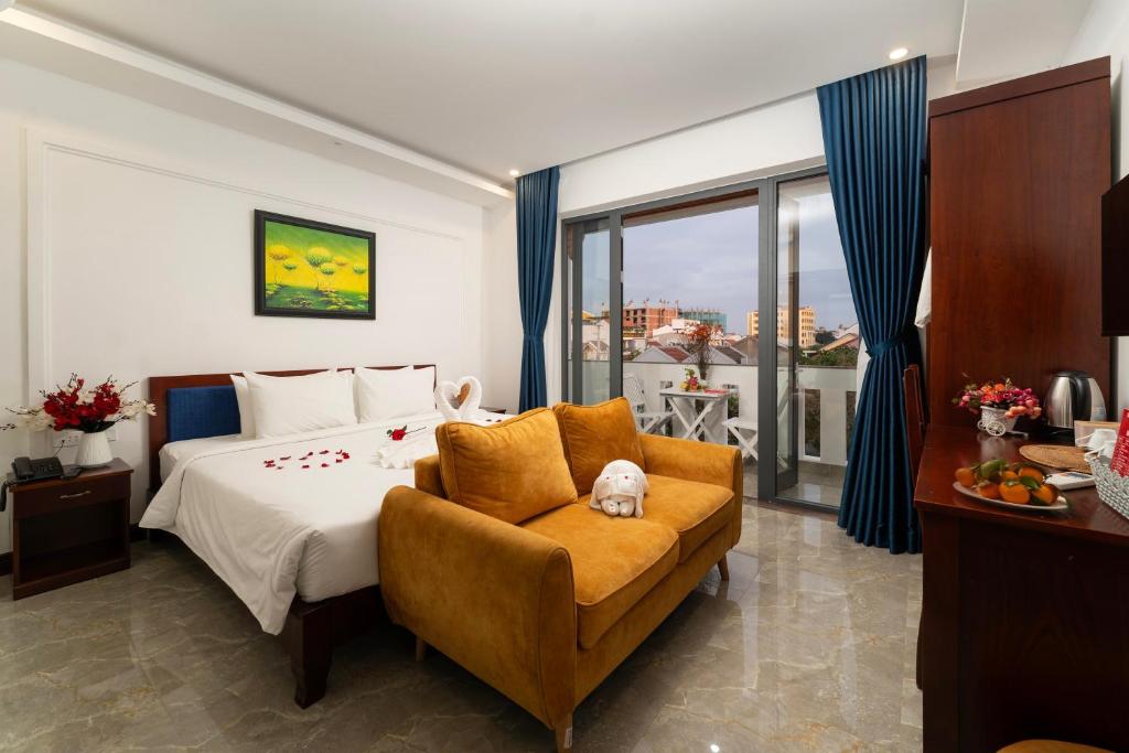 Khu vực ghế ngồi tại May Boutique Villa Hội An