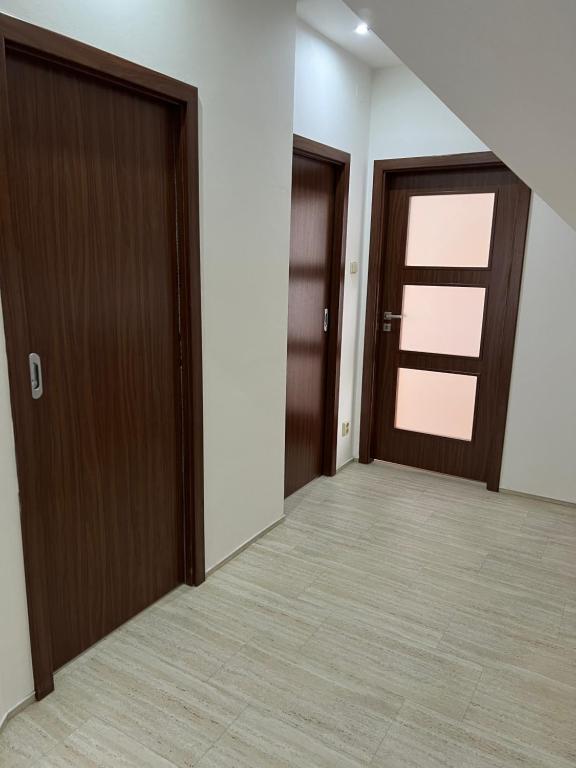 Fotografie z fotogalerie ubytování Podkrovní apartmán se společným bazénem v destinaci Zlonice