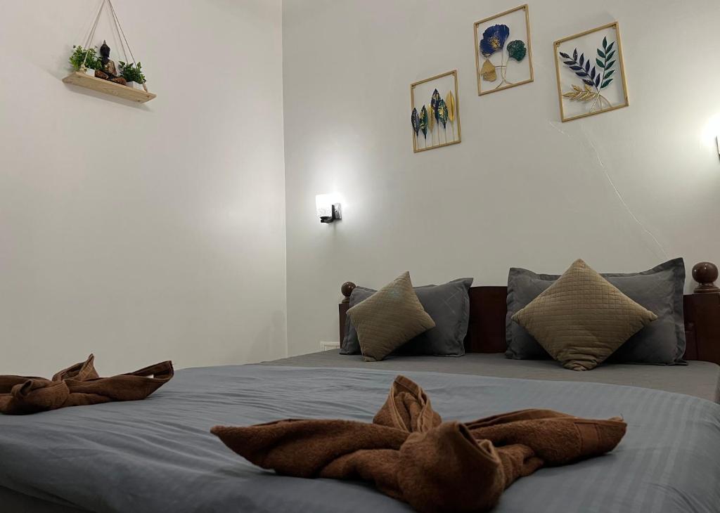 Postel nebo postele na pokoji v ubytování Palm paradise anjuna