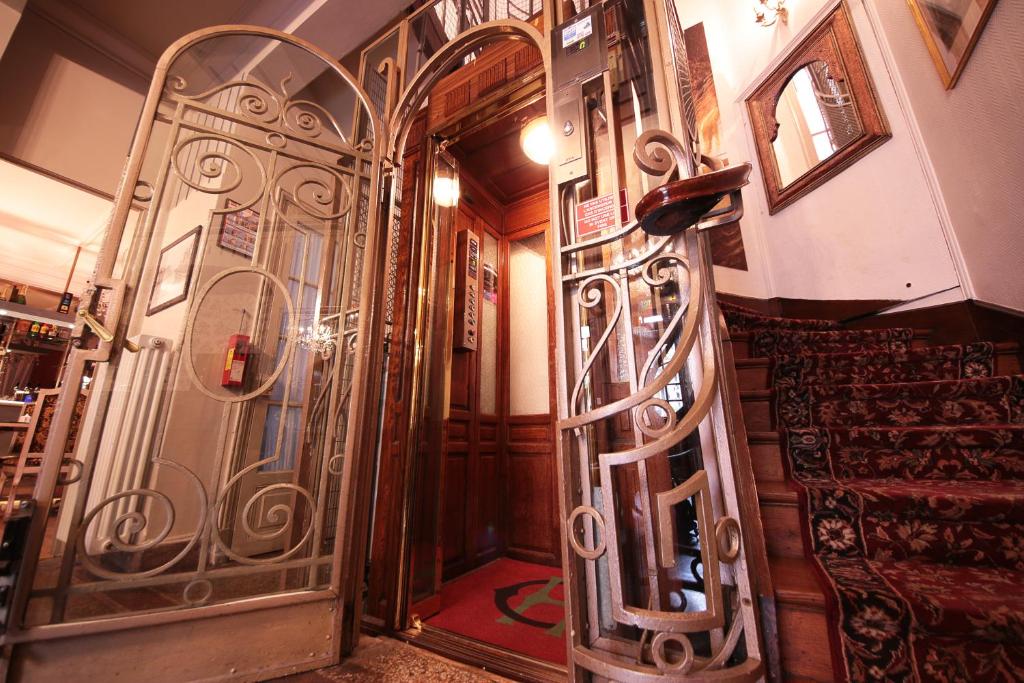 Hôtel Crystal Reims Centre - Resim 17