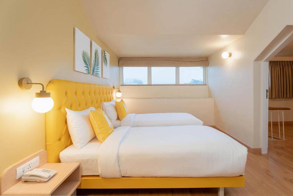 Postel nebo postele na pokoji v ubytování Bloom Hotel - Lonavala Khandala