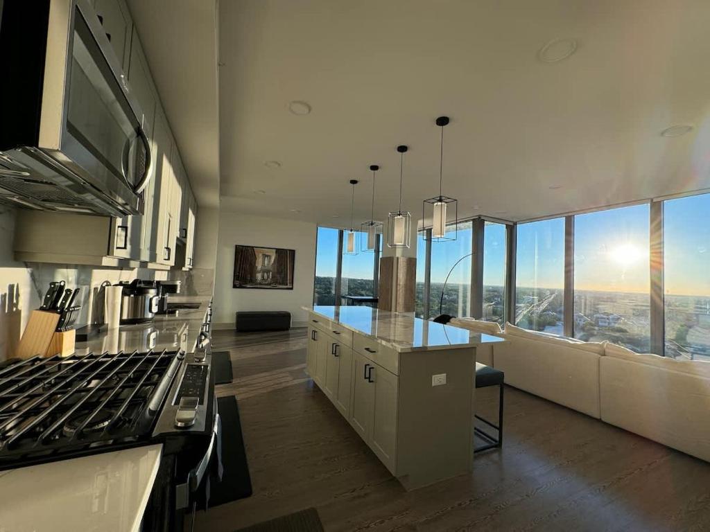 Photo inspiration: Austin Texas Penthouse Rentals With Full Kitchen Reference: Luxe 2B Penthouse With Gorgeous Views Austin Updated Prices 2025