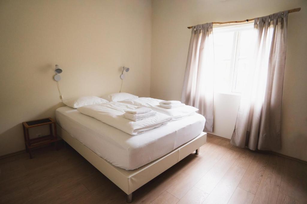Hotel Studlagil房間的床