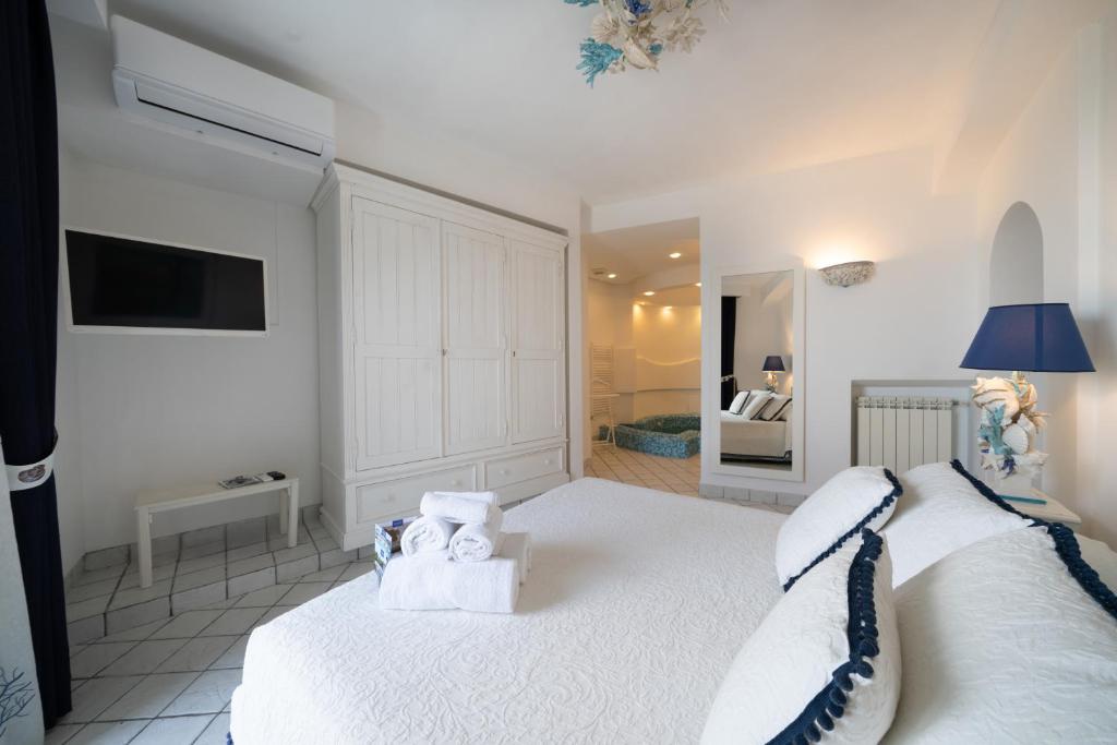 Ένα ή περισσότερα κρεβάτια σε δωμάτιο στο Relais Bijoux Ischia