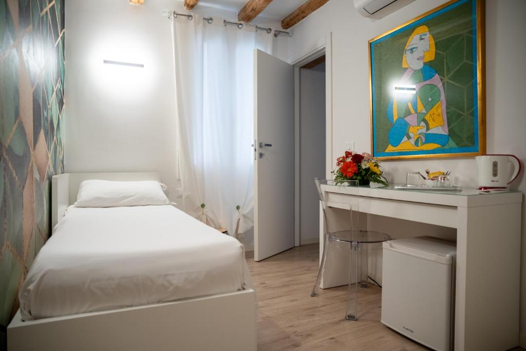 Postel nebo postele na pokoji v ubytování Hermes Venice