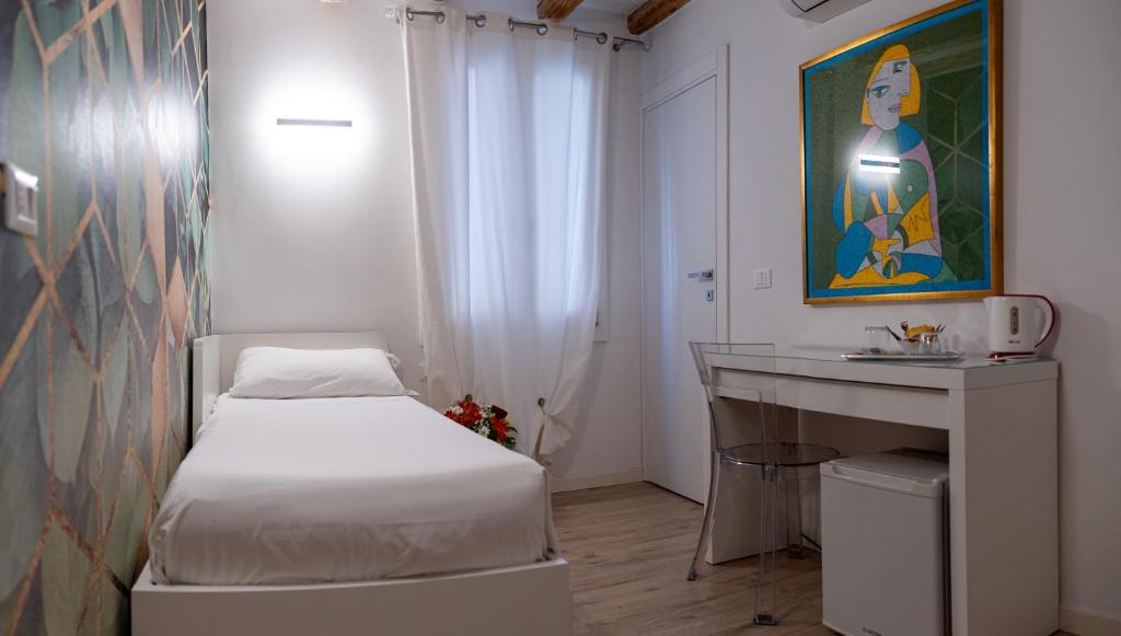 Postel nebo postele na pokoji v ubytování Hermes Venice