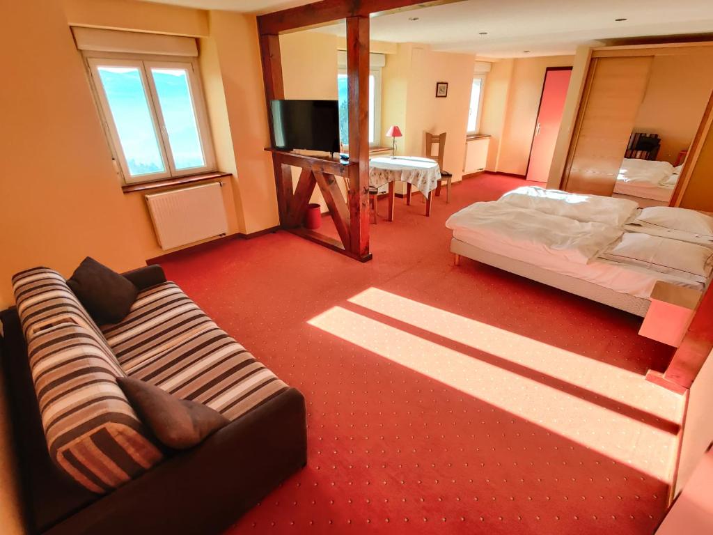 Postel nebo postele na pokoji v ubytování Hôtel Restaurant Roess