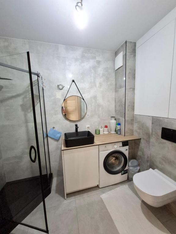 Mieszkanie 46m2 - 2 pokojowe z ogródkiem , WIFI , Bezpłatny parking nr 126, Szybkie połączenie z lotniskiem, autobus 120 - 2