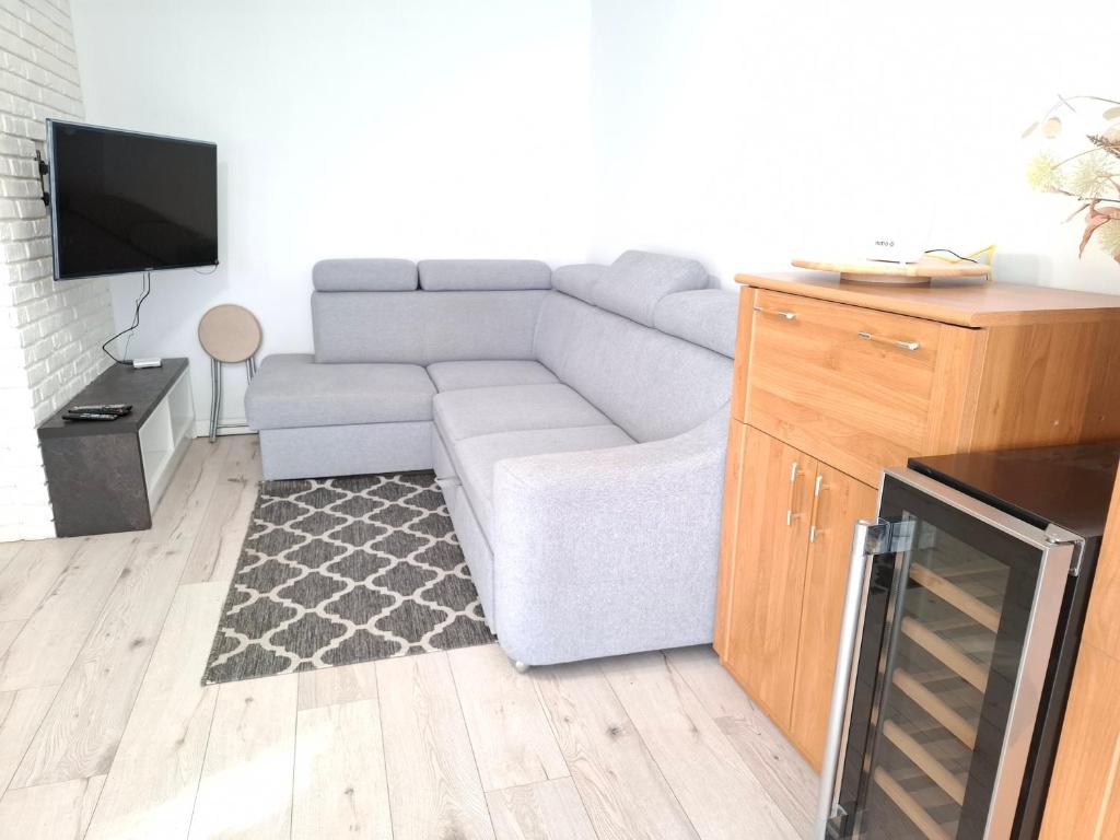 Mieszkanie 46m2 - 2 pokojowe z ogródkiem , WIFI , Bezpłatny parking nr 126, Szybkie połączenie z lotniskiem, autobus 120 - 3