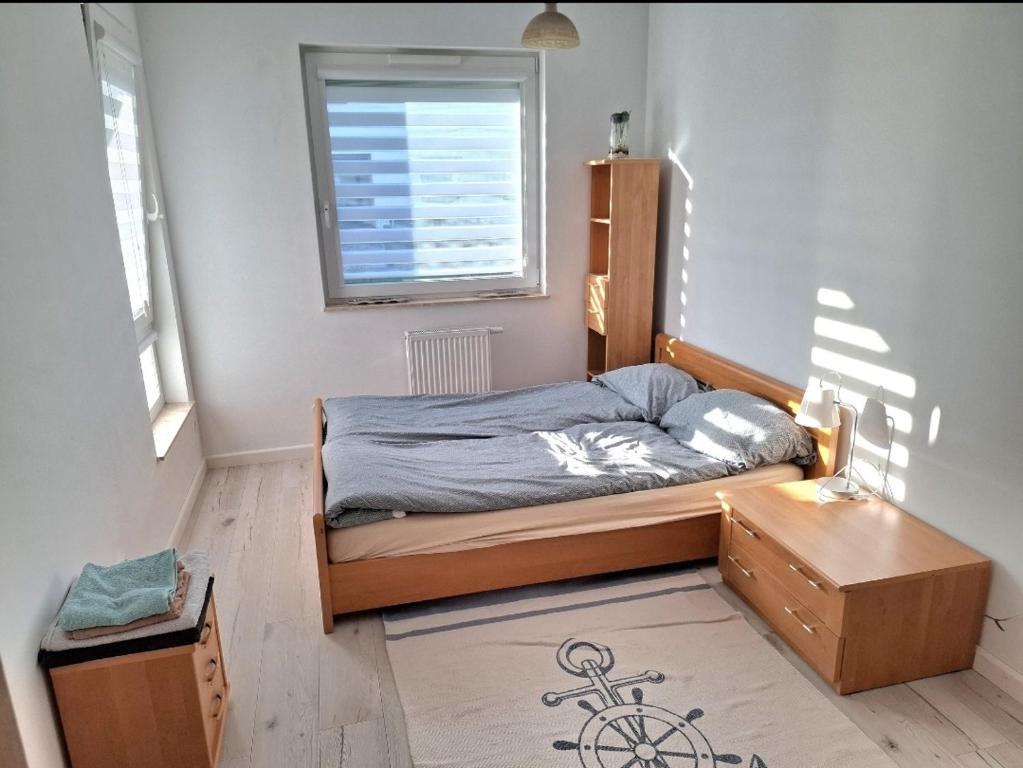 Mieszkanie 46m2 - 2 pokojowe z ogródkiem , WIFI , Bezpłatny parking nr 126, Szybkie połączenie z lotniskiem, autobus 120 - 4