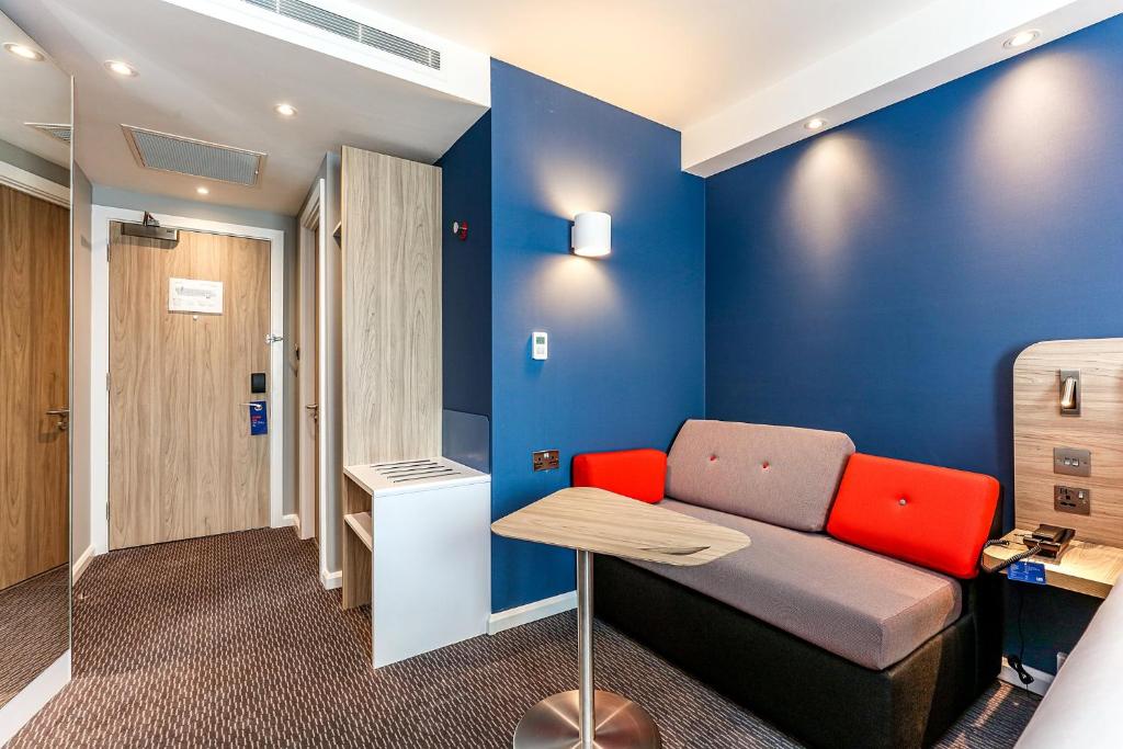 Posezení v ubytování Holiday Inn Express - Fleet by IHG