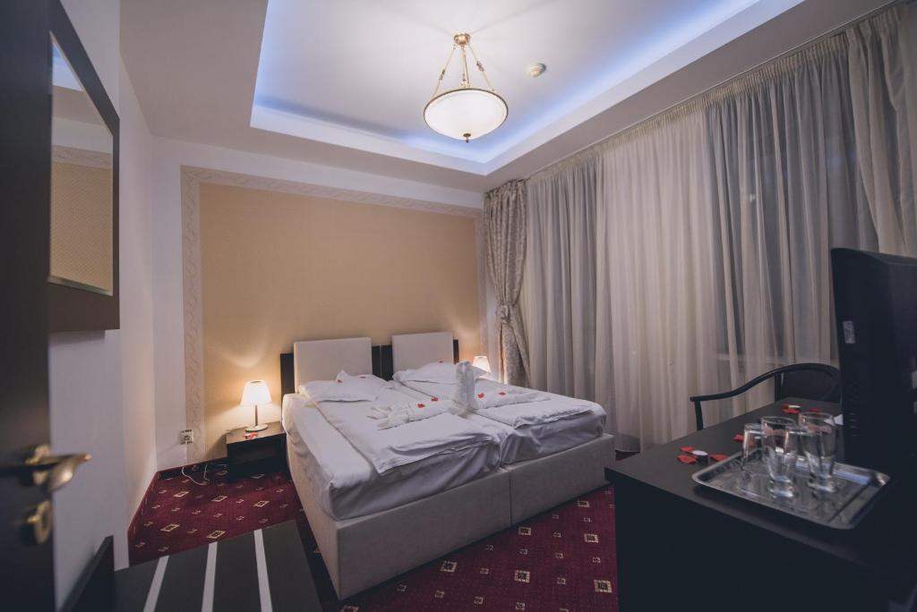 Een bed of bedden in een kamer bij Hotel Bulevard Predeal
