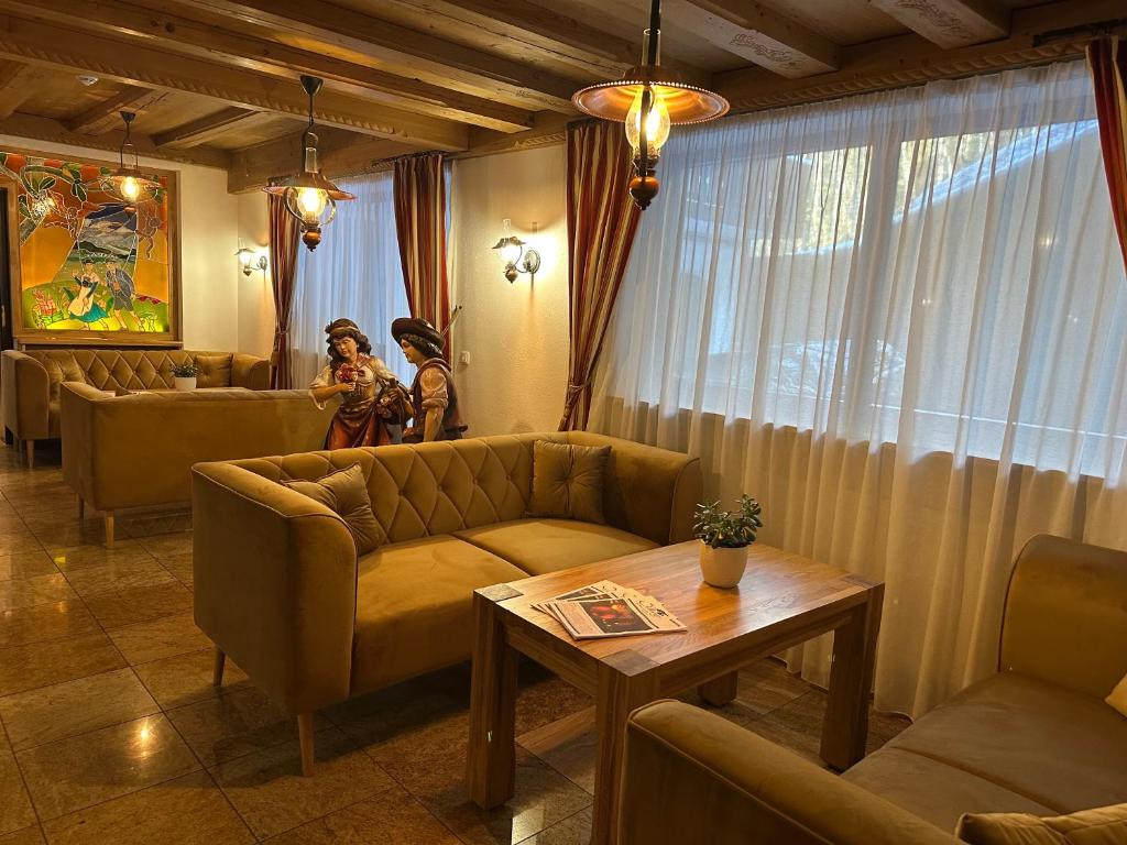 Posezení v ubytování Hotel Gundl Alm