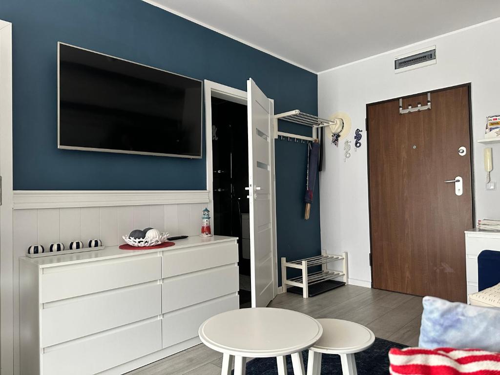 Telewizja i/lub zestaw kina domowego w obiekcie Amko Style Apartamenty Nord 8 z ogródkiem Willa Nord