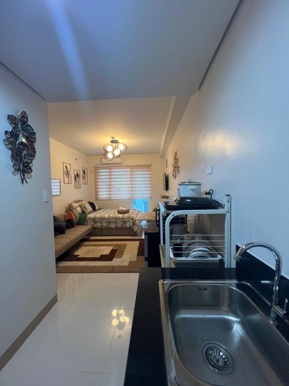 Η κουζίνα ή μικρή κουζίνα στο Iloilo Style Residences Serene Nook SMDC Condo