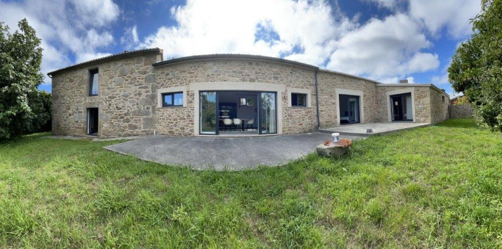 a stone house with a large yard at Casa La Pedrosa - Tedin in Cee