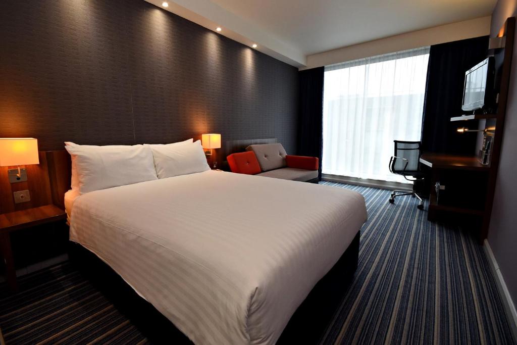 
Premium Double Room with Sofa Bed - Free Hot Breakfast
