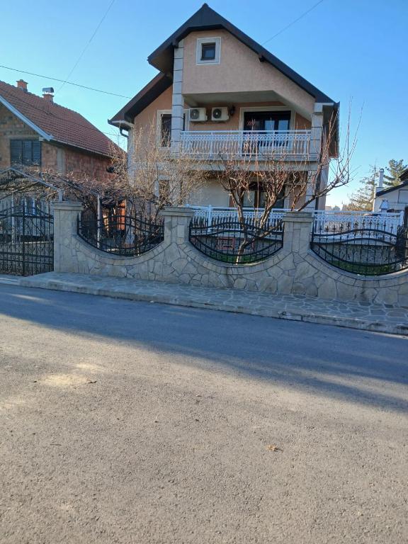 a house with a fence on the side of a street at SD Apartmani Stan Na Dan in Smederevo